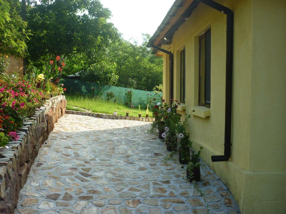 Guest House „Ivanovata House” Yanovets Екстер'єр фото