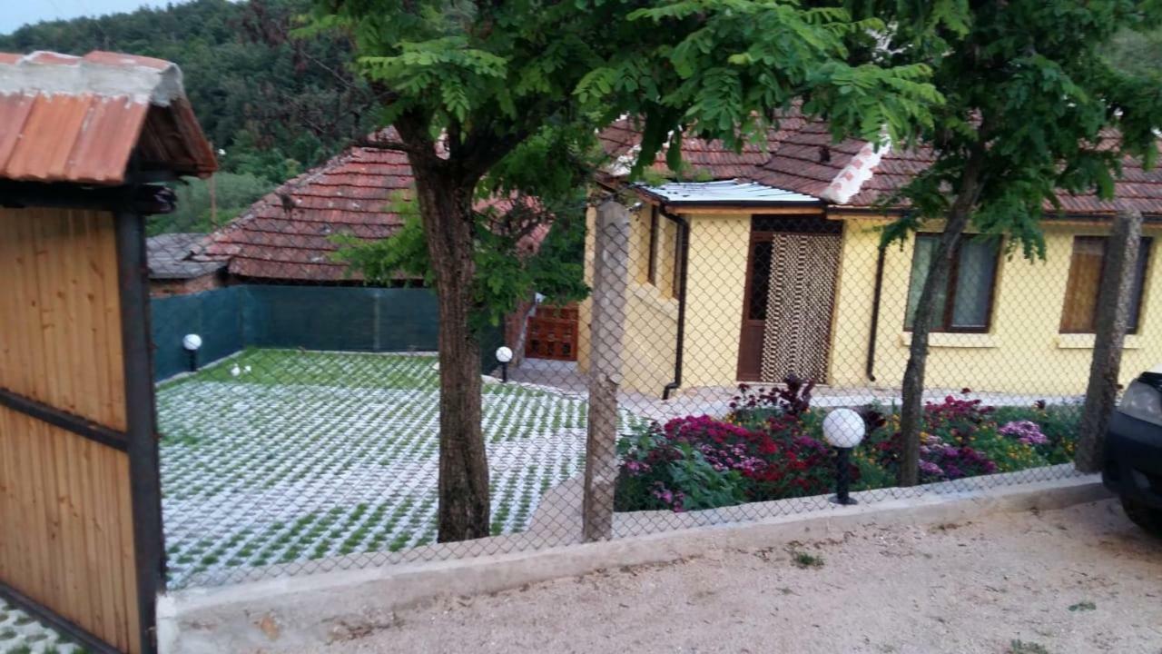 Guest House „Ivanovata House” Yanovets Екстер'єр фото